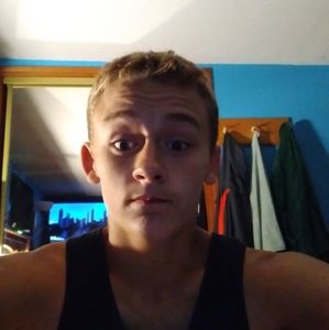 Meet your Posher, Dustin